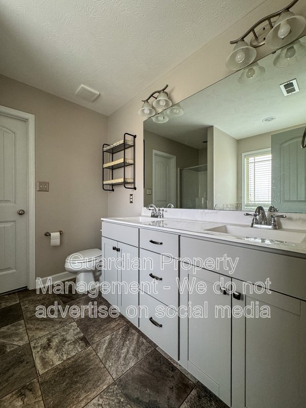 Stunning 4 Bed 2.5 Bath Raeford Home on Cul-de-sac property image