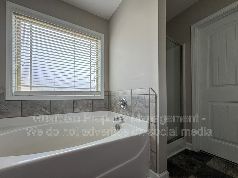Stunning 4 Bed 2.5 Bath Raeford Home on Cul-de-sac property image