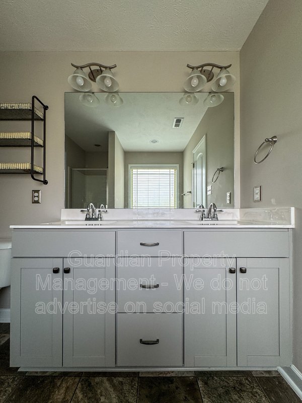 Stunning 4 Bed 2.5 Bath Raeford Home on Cul-de-sac property image