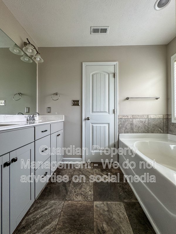 Stunning 4 Bed 2.5 Bath Raeford Home on Cul-de-sac property image