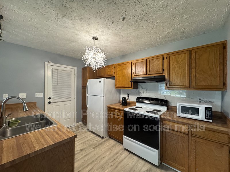 Charming 3 Bed 2 Bath Home with Fenced Yard property image