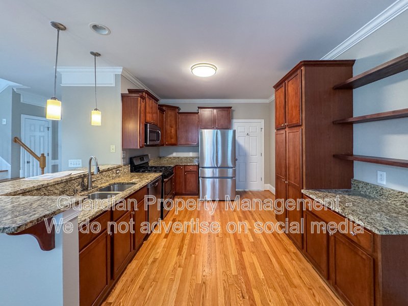 5 Bedroom Home in a Gated Golf Course Community property image