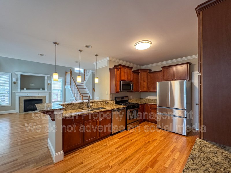 5 Bedroom Home in a Gated Golf Course Community property image