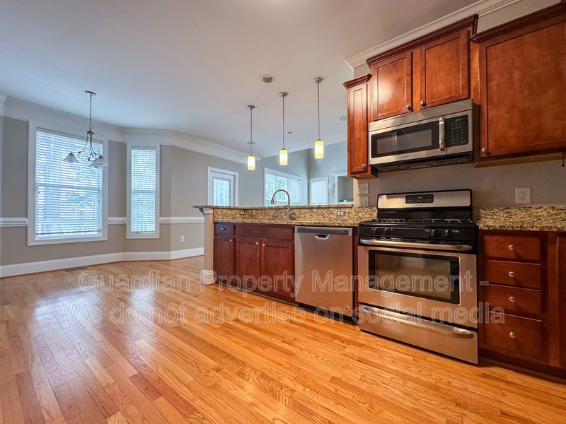 5 Bedroom Home in a Gated Golf Course Community property image