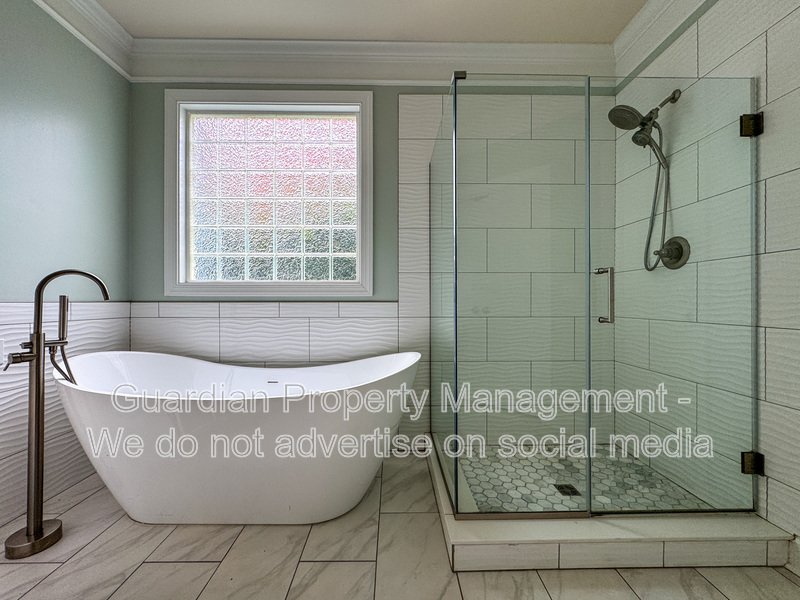 5 Bedroom Home in a Gated Golf Course Community property image