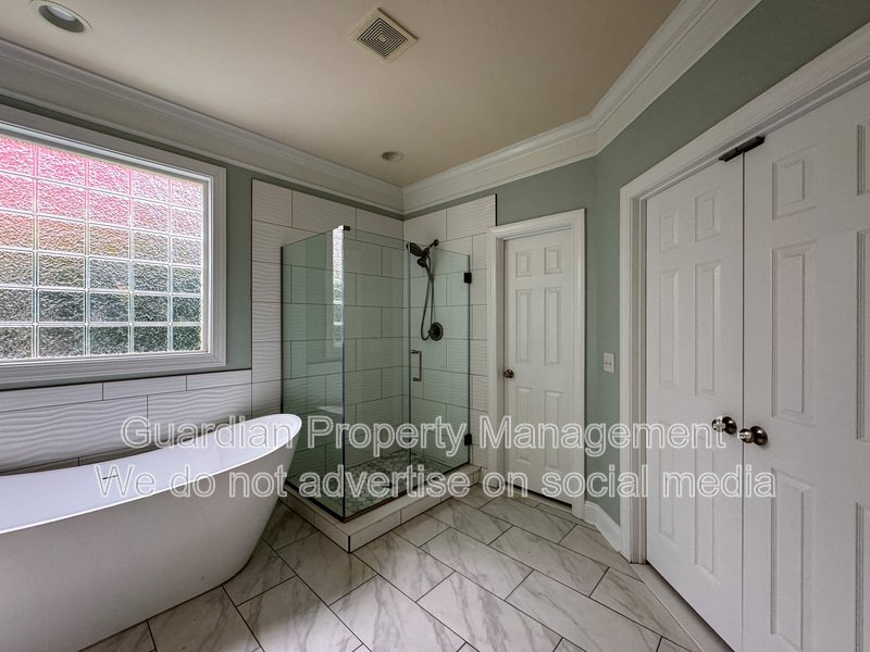 5 Bedroom Home in a Gated Golf Course Community property image