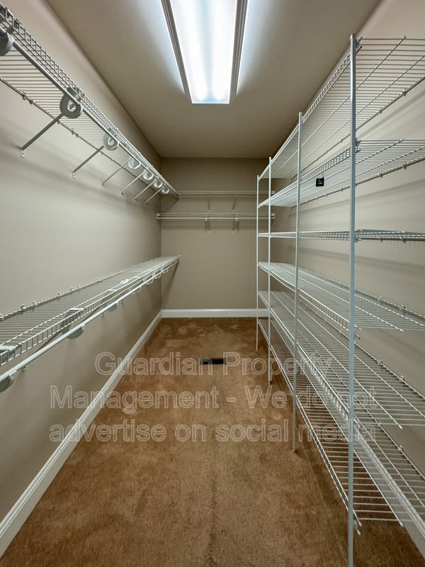5 Bedroom Home in a Gated Golf Course Community property image