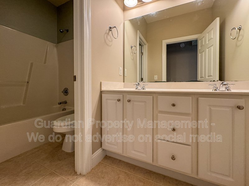 5 Bedroom Home in a Gated Golf Course Community property image