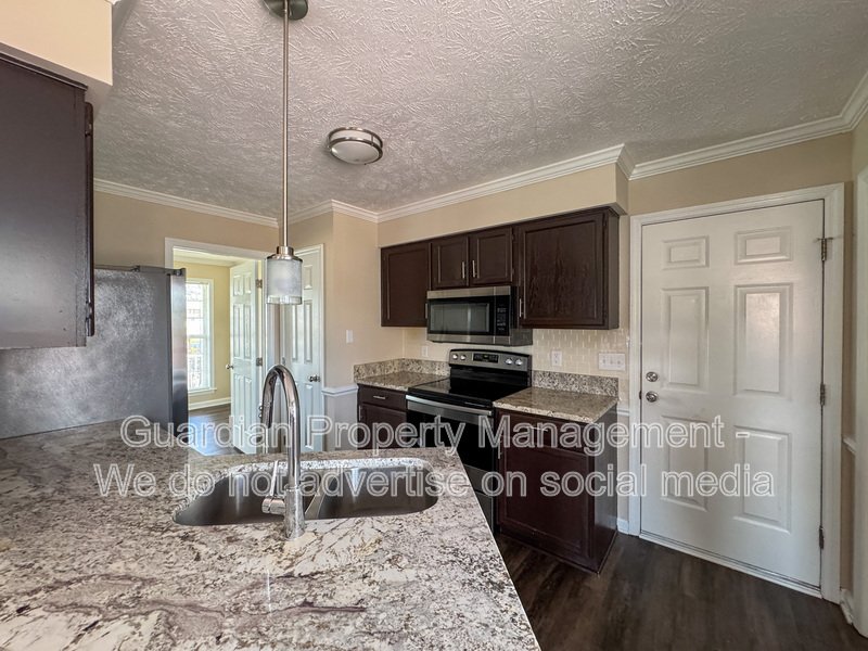 Charming 3 Bed 2.5 Bath Hope Mills Home property image
