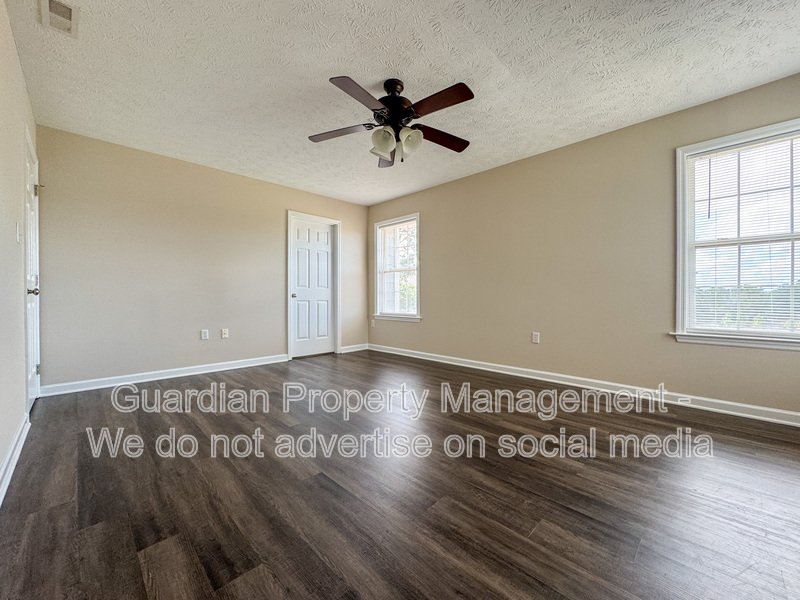 Charming 3 Bed 2.5 Bath Hope Mills Home property image