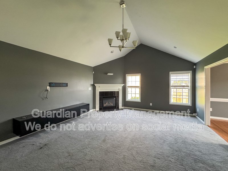 4 Bed 3 Bath Home Plus Bonus Room with Community Pool Access property image