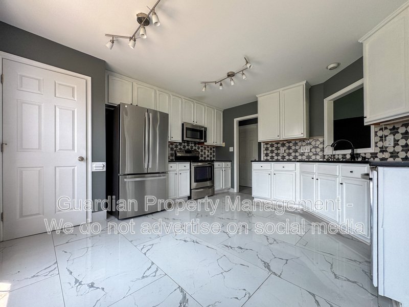 4 Bed 3 Bath Home Plus Bonus Room with Community Pool Access property image