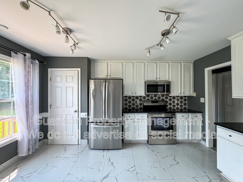 4 Bed 3 Bath Home Plus Bonus Room with Community Pool Access property image