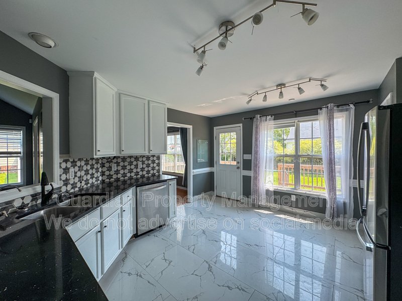4 Bed 3 Bath Home Plus Bonus Room with Community Pool Access property image