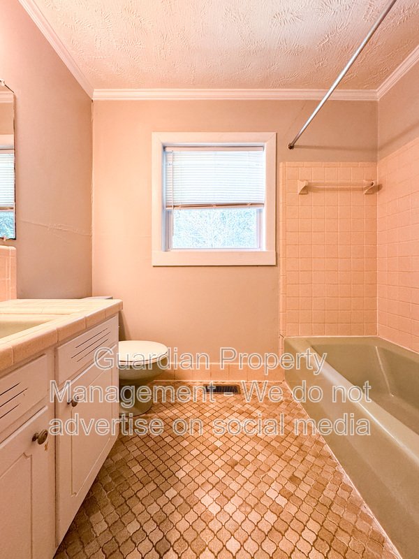 3 Bed 2 Bath Home Conveniently Located in Fayetteville property image