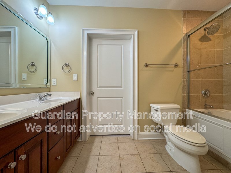 Luxurious 3 Bed 2.5 Bath Condo in Downtown Fayetteville property image