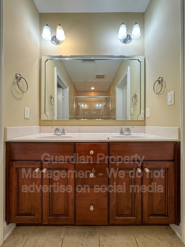 Luxurious 3 Bed 2.5 Bath Condo in Downtown Fayetteville property image