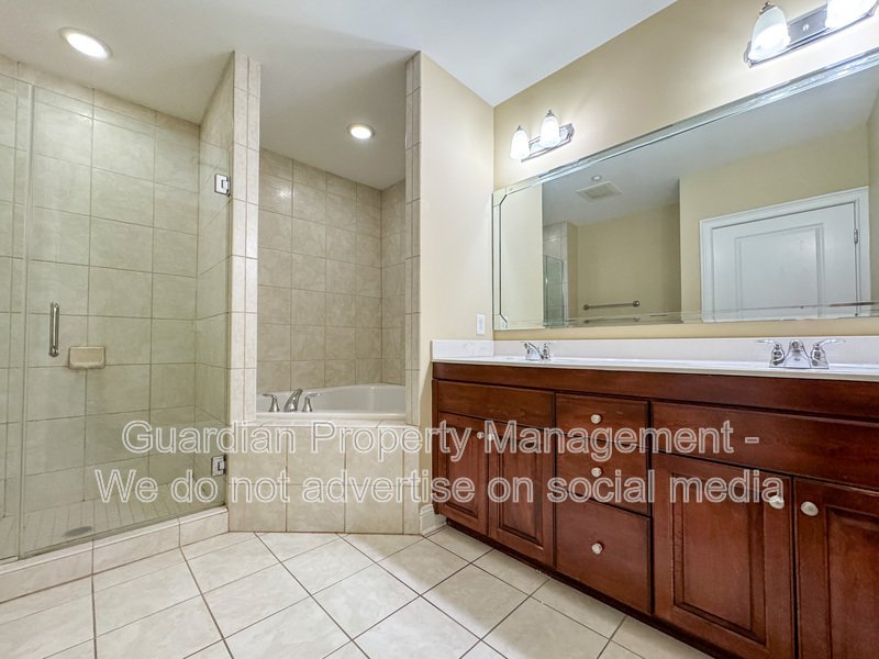 Luxurious 3 Bed 2.5 Bath Condo in Downtown Fayetteville property image