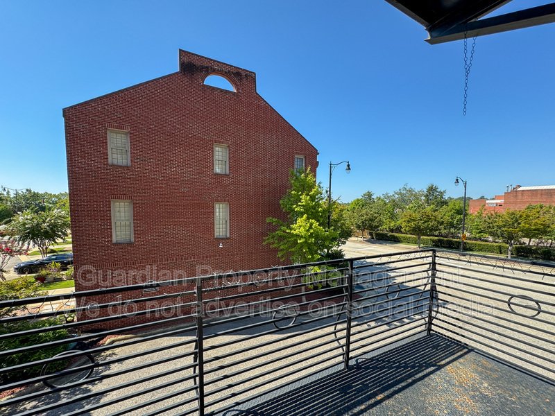 Luxurious 3 Bed 2.5 Bath Condo in Downtown Fayetteville property image