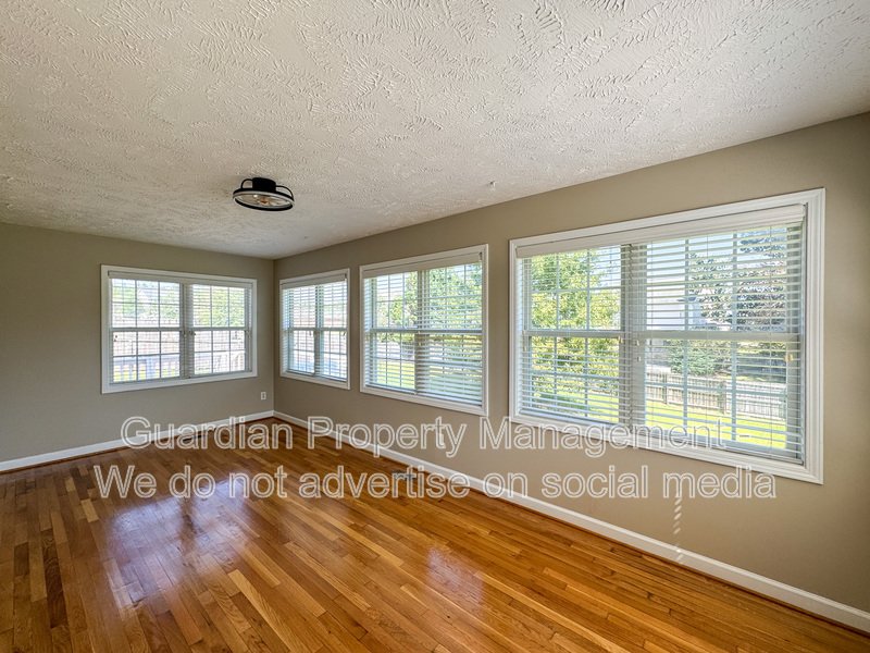 4 Bed 2.5 Bath Home with Fenced Backyard property image