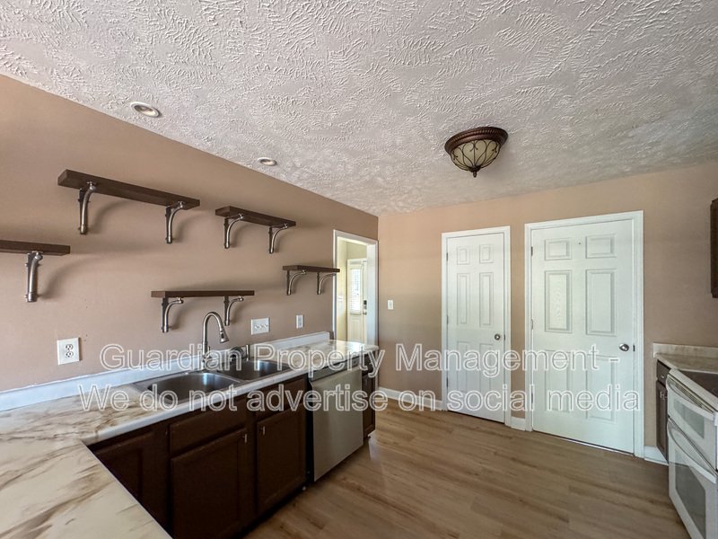 4 Bed 2.5 Bath Home with Fenced Backyard property image