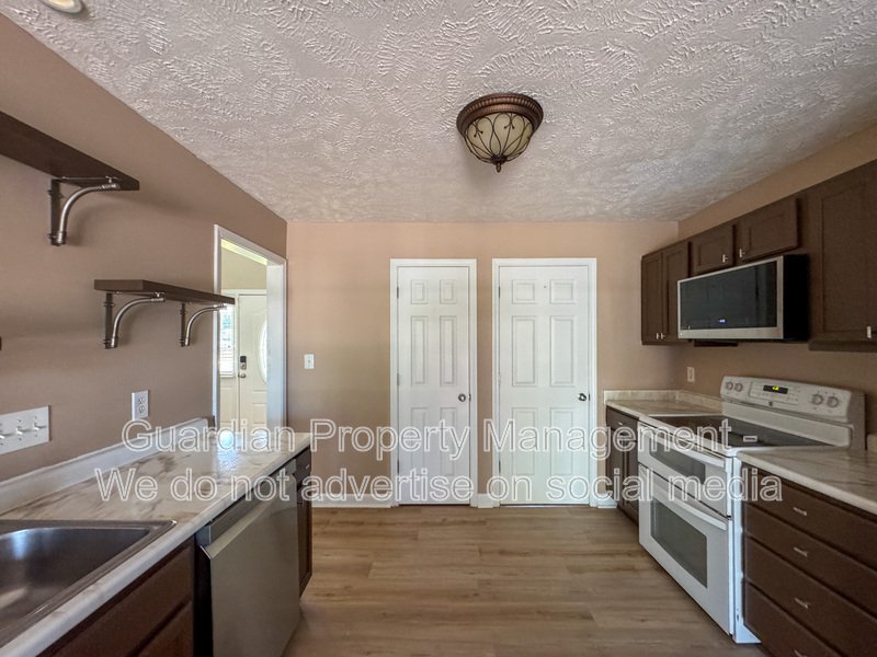 4 Bed 2.5 Bath Home with Fenced Backyard property image