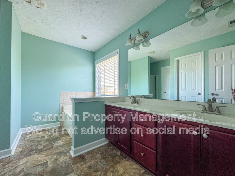 4 Bed 2.5 Bath Home with Fenced Backyard property image