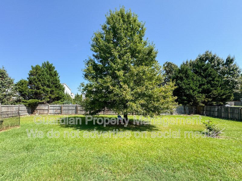 4 Bed 2.5 Bath Home with Fenced Backyard property image