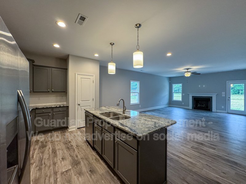 Beautiful 4 Bed 2 Bath Home in Fayetteville property image