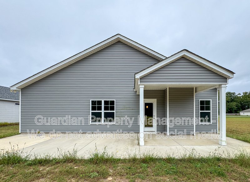 Beautiful 4 Bed 2 Bath Home in Fayetteville property image
