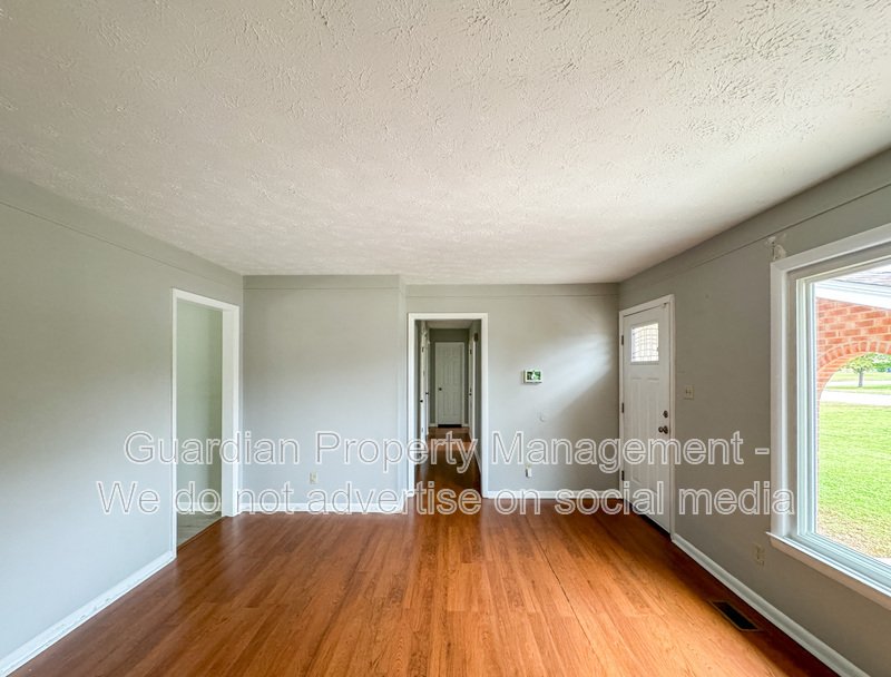 Charming 3 Bed 2 Bath Brick Ranch property image