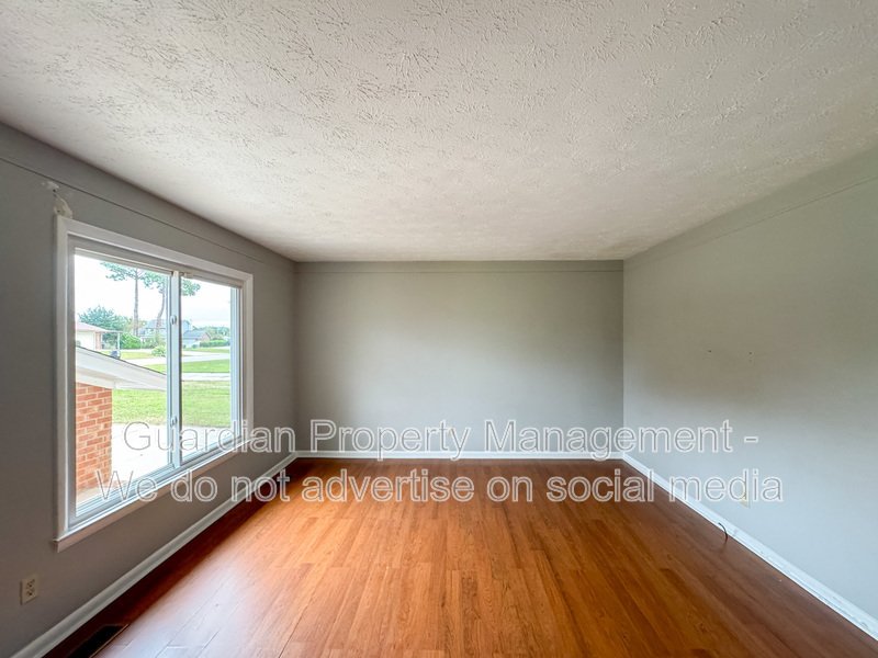 Charming 3 Bed 2 Bath Brick Ranch property image