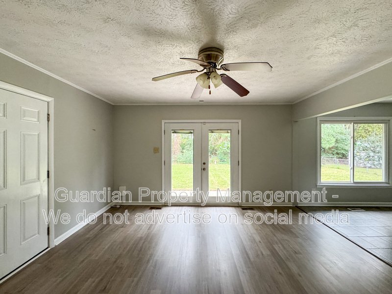 Charming 3 Bed 2 Bath Brick Ranch property image