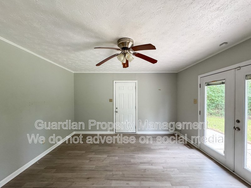 Charming 3 Bed 2 Bath Brick Ranch property image