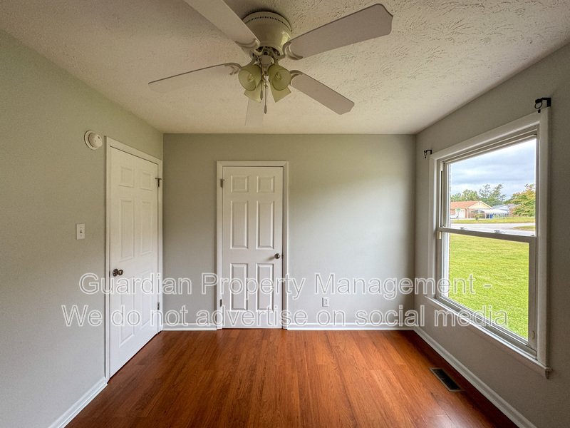 Charming 3 Bed 2 Bath Brick Ranch property image
