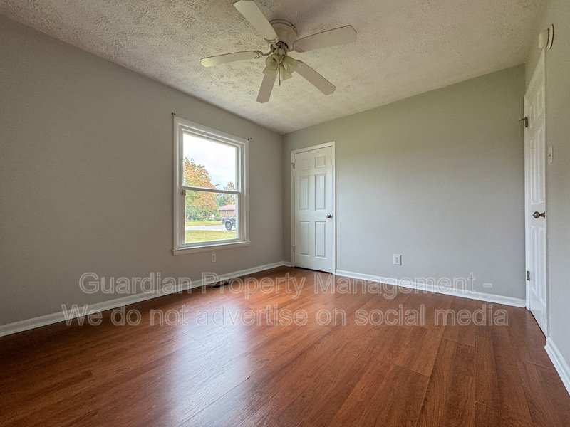 Charming 3 Bed 2 Bath Brick Ranch property image