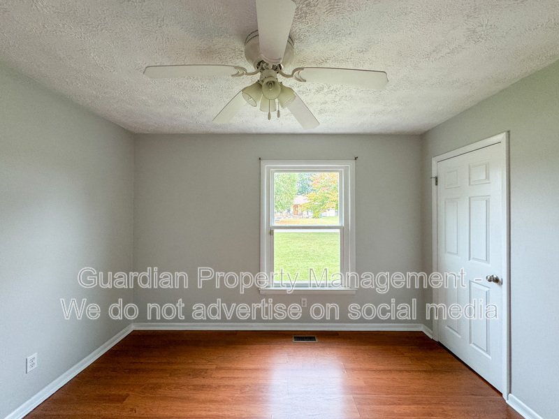 Charming 3 Bed 2 Bath Brick Ranch property image