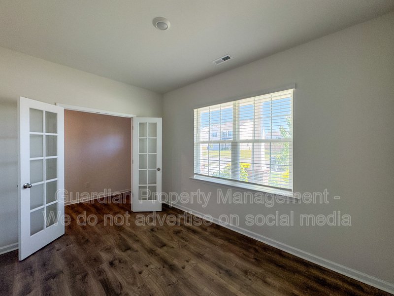 4 Bed 2.5 Bath Home with Flex Spaces property image