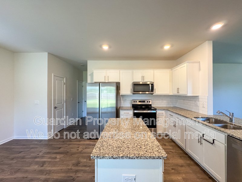 4 Bed 2.5 Bath Home with Flex Spaces property image