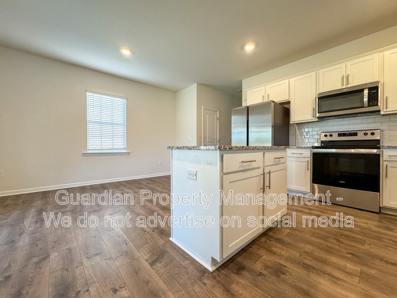 4 Bed 2.5 Bath Home with Flex Spaces property image