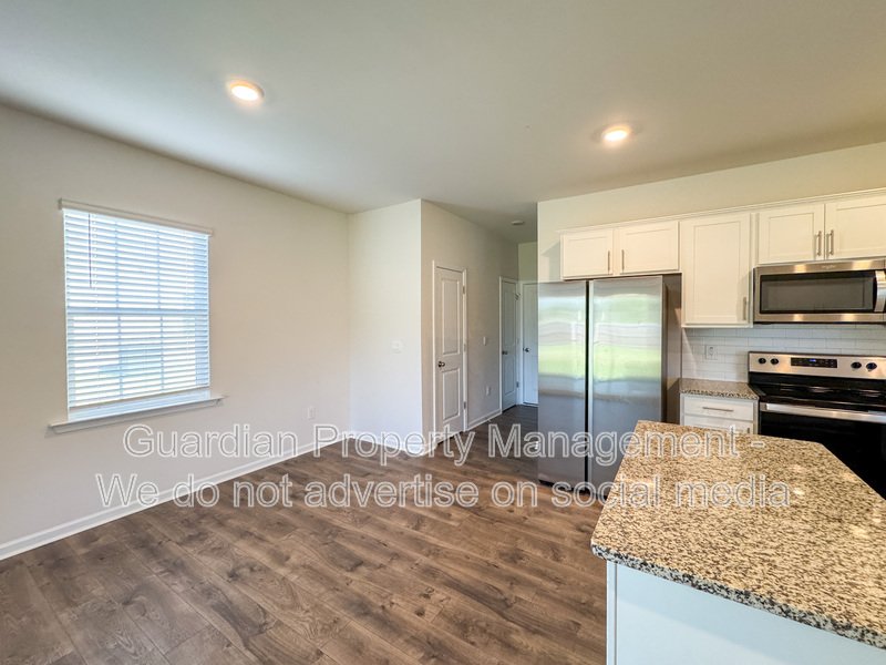 4 Bed 2.5 Bath Home with Flex Spaces property image