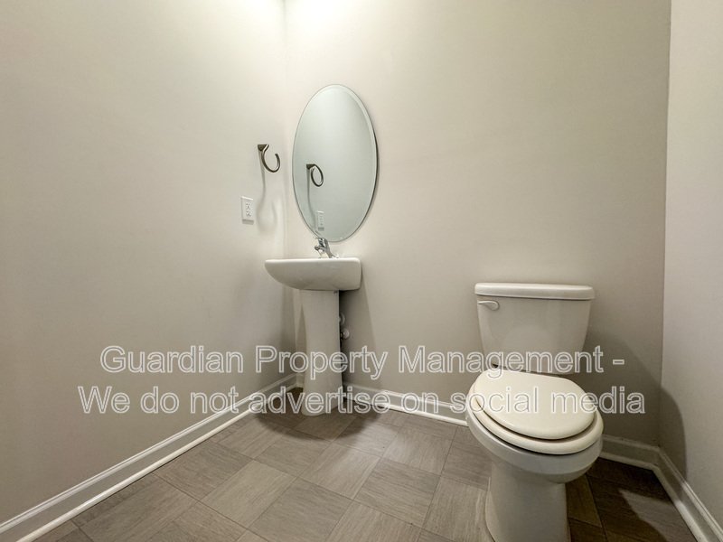 4 Bed 2.5 Bath Home with Flex Spaces property image