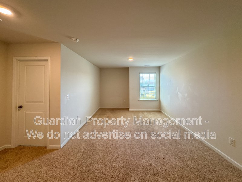 4 Bed 2.5 Bath Home with Flex Spaces property image