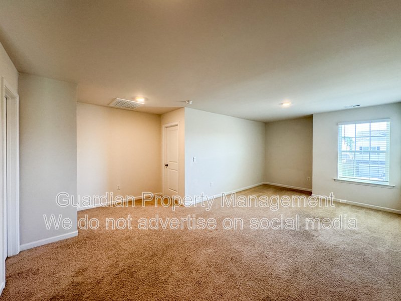 4 Bed 2.5 Bath Home with Flex Spaces property image