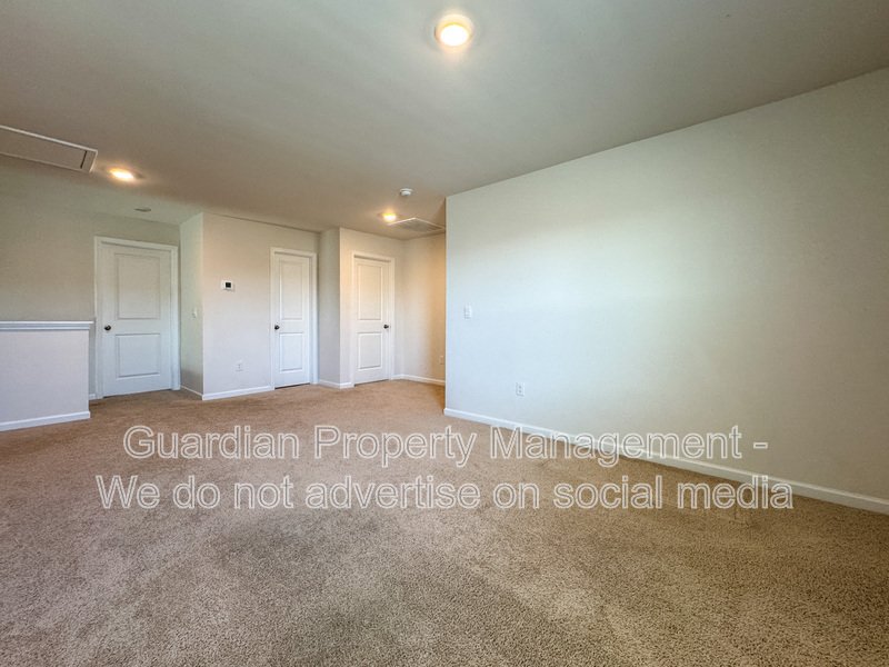 4 Bed 2.5 Bath Home with Flex Spaces property image