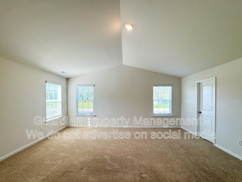 4 Bed 2.5 Bath Home with Flex Spaces property image
