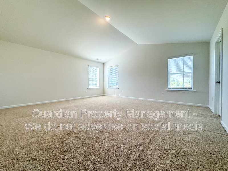 4 Bed 2.5 Bath Home with Flex Spaces property image
