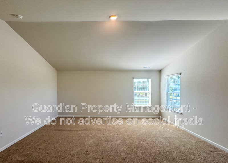 4 Bed 2.5 Bath Home with Flex Spaces property image