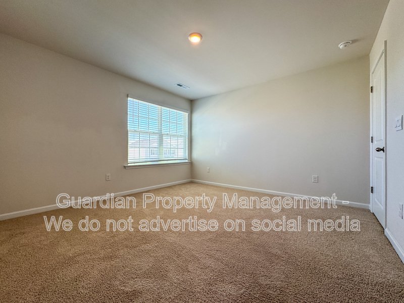 4 Bed 2.5 Bath Home with Flex Spaces property image