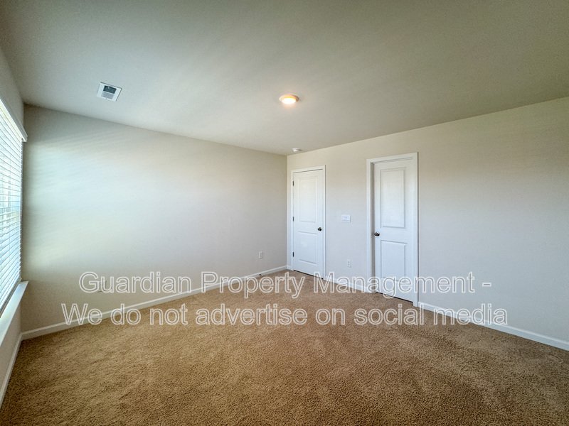 4 Bed 2.5 Bath Home with Flex Spaces property image